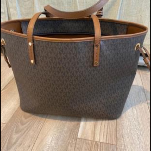 Michael Kors Purse - Picture 3 of 4